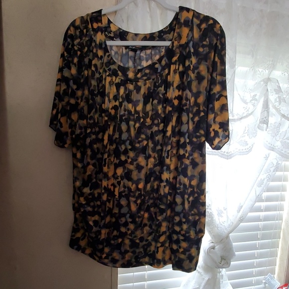 Flattering Blouse - Picture 6 of 8